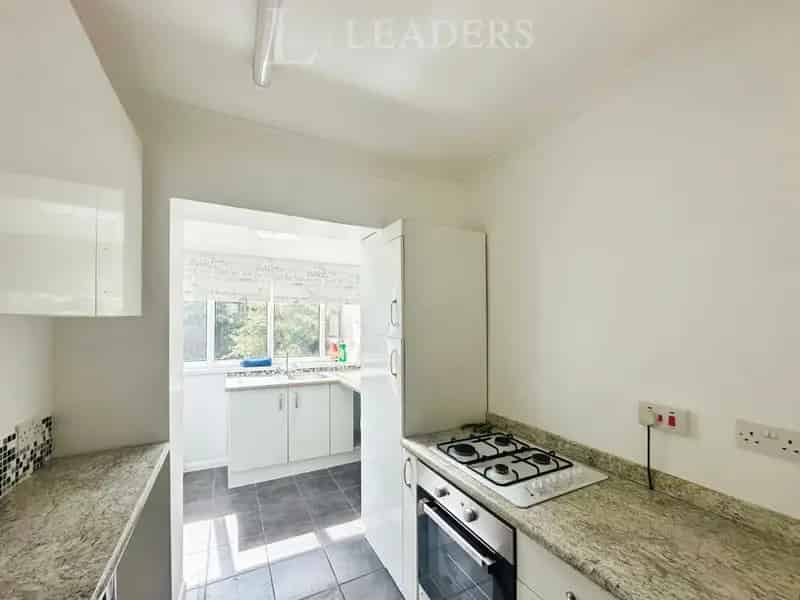 3 Bedroom Terraced House For Rent
