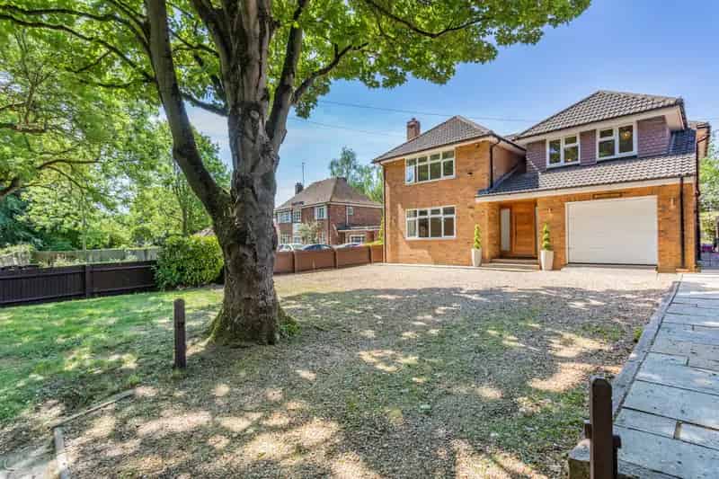 6 Bedroom Detached House For Sale Large Gardens Northampton