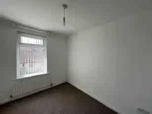 2 Bed Mid-Terrace House Near Amenities