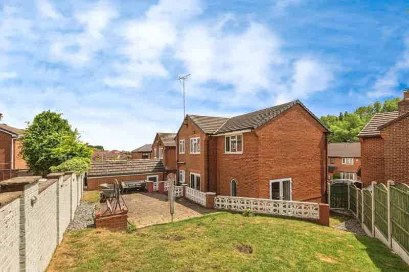 4 Bed Detached House Morley Modern Family Home