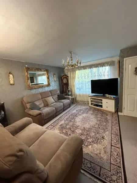 House near schools and city center with updated kitchen and large backyard