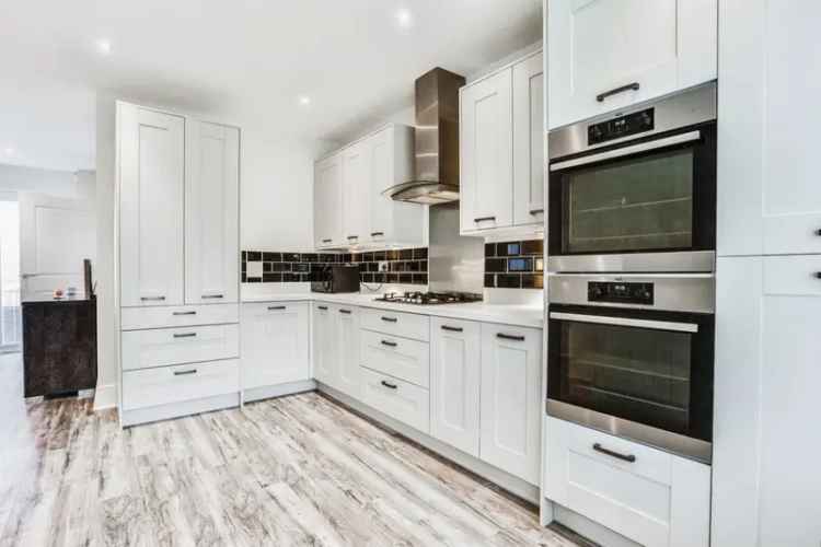 Four Bedroom Detached House Wakefield