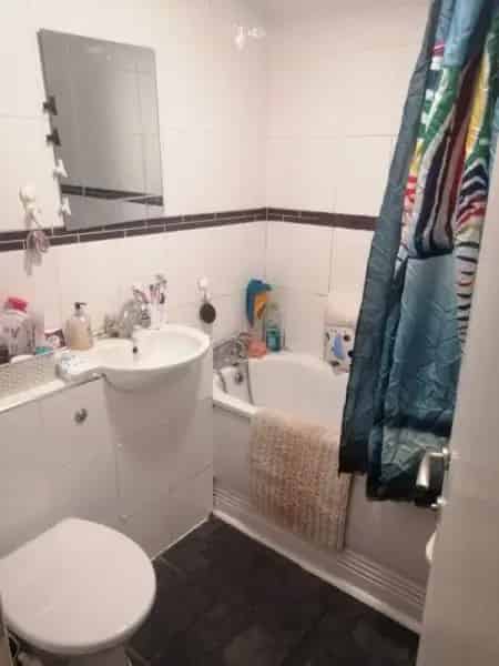 Two Bedroom Flat Near Heathrow Airport