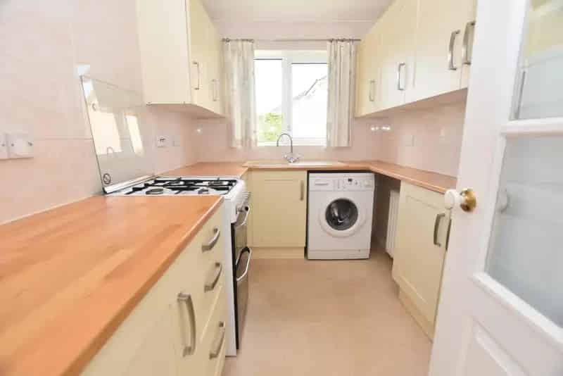 2 Bedroom Bungalow To Let - Excellent Location