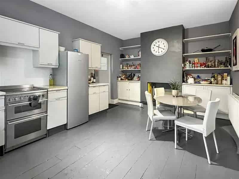 7 Bedroom End of Terrace House for Sale