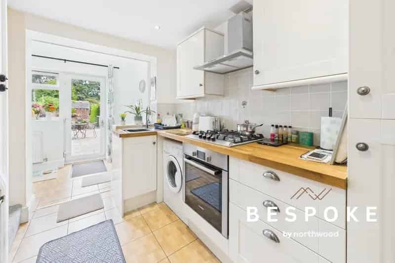Charming Freehold Cottage near Sandbach Town Centre