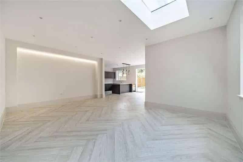 5 bed house for sale