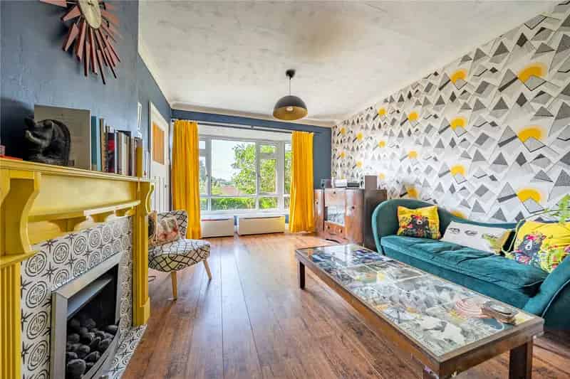 Spacious Mid Terrace House with Lovely Views and Modern Kitchen
