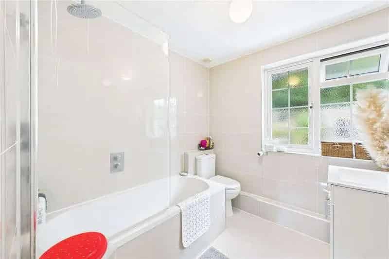 3 Bed House for Sale in East Grinstead Garden Wood