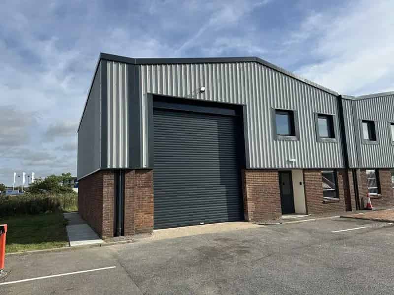 Industrial Warehouse Unit to Let Hammonds Drive
