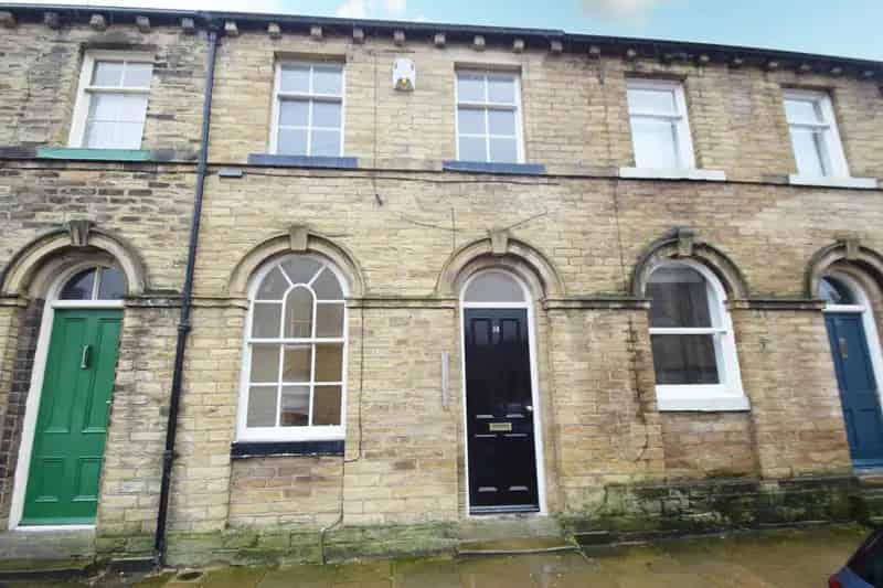 2 Bedroom Saltaire Grade II Listed House For Sale