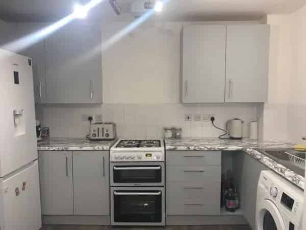 2 Bed Flat with Lift Balcony Newly Renovated