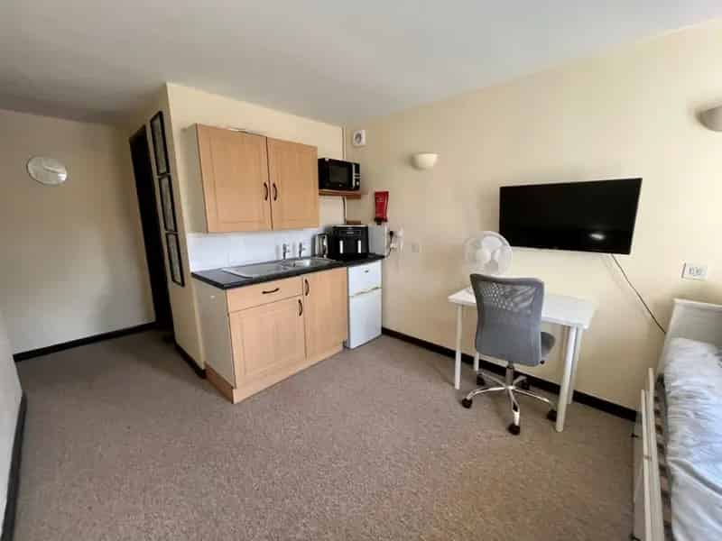Flat
 To Rent