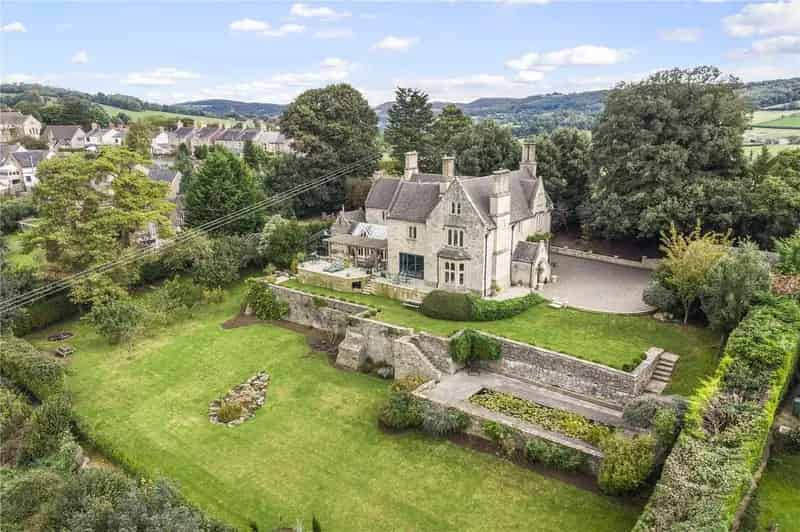 6 bedroom detached house for sale