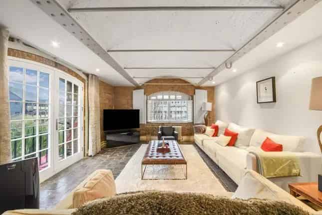 Flat for sale in East Smithfield, London E1W