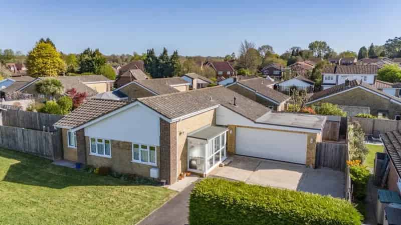 3 Bedroom Detached Bungalow for Sale in Oakley, Hampshire