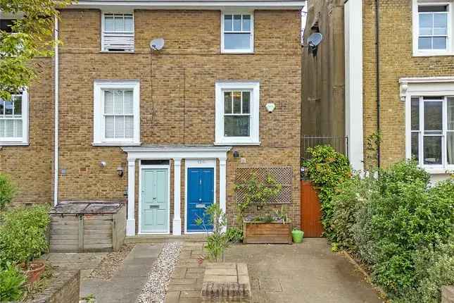 3 Bedroom Townhouse for Sale in De Beauvoir Road London N1