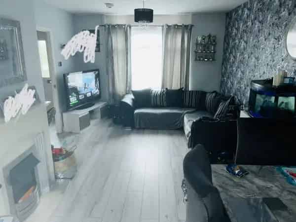 Spacious House with Large Garden and Adaptable Living Space