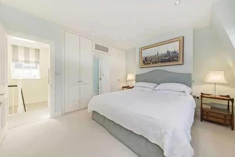 Chelsea Family Home: 4 Beds, 2 Living Areas, West-Facing Terrace