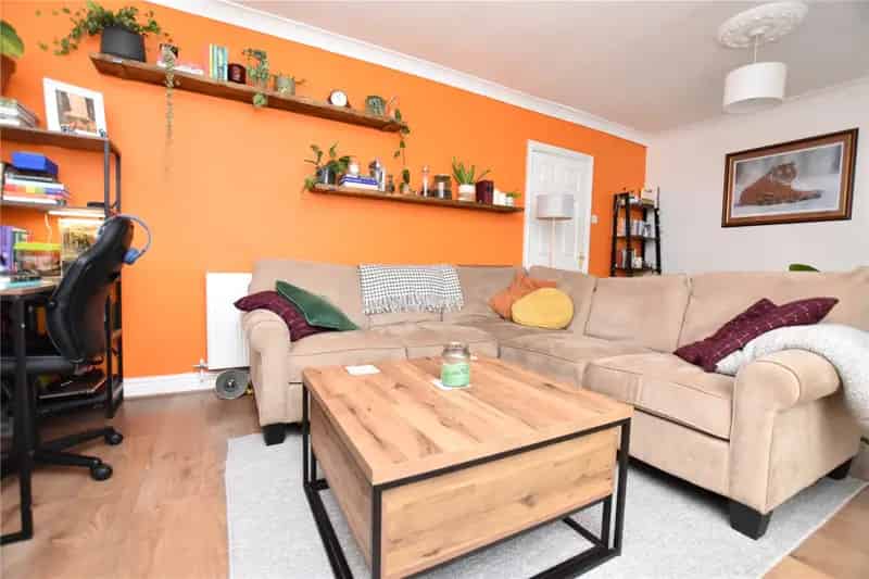 Beautifully Presented 2-Bed End Townhouse  Near Morley and Leeds
