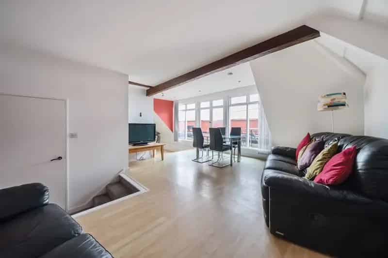 2 Bedroom Penthouse Apartment City Centre