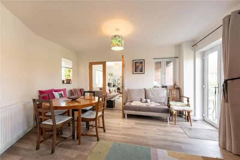 3 Bed Canal-Side Townhouse  Warwick