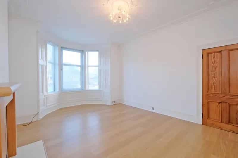 Spacious Ground Floor Apartment with Parking Near Great Western Road