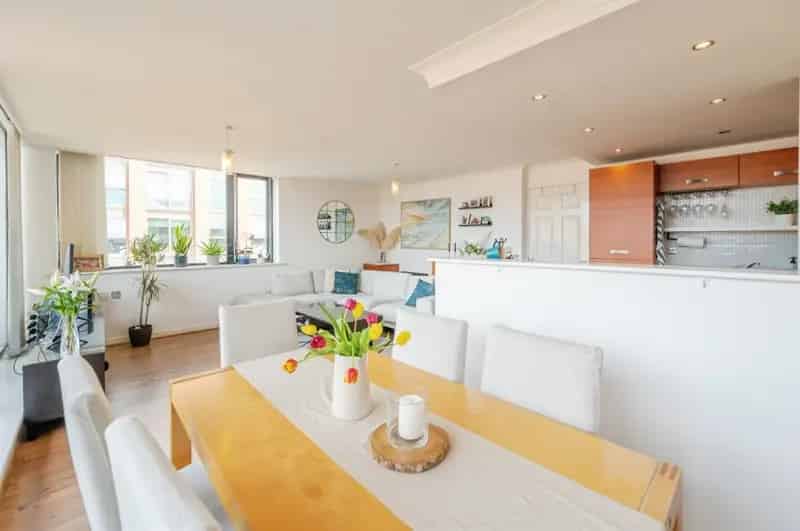 Digbeth Two Bedroom Apartment with Parking and Roof Terrace