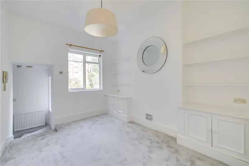 1 Bedroom Flat Fulham  Spacious Reception Contemporary Kitchen