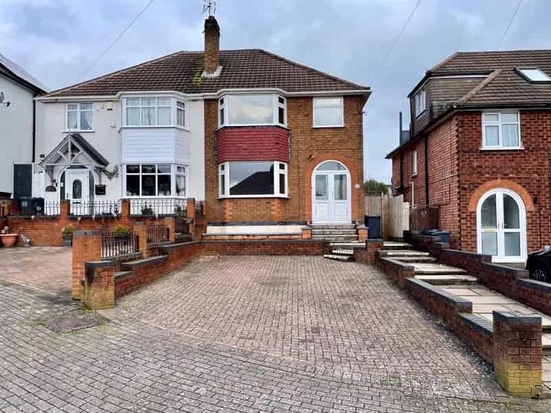 3 Bedroom Semi Detached House to Rent