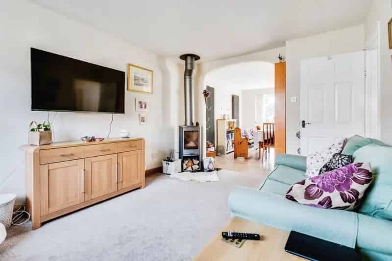Five Bedroom Detached House in Tackley with Large Kitchen and Garden