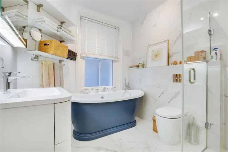 Apartment For Sale in London, England