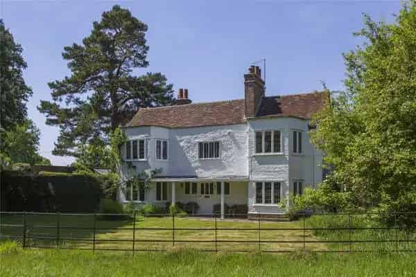 Turville Lodge: Grade II Listed Family Home with Annexe and Pool