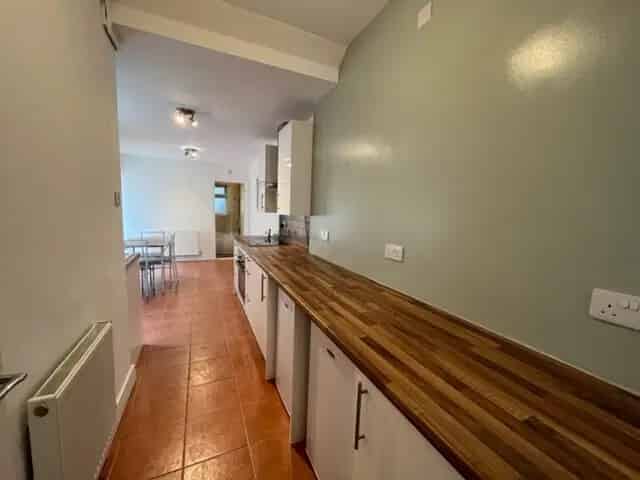 Ground Floor One Bedroom Apartment Near Amenities