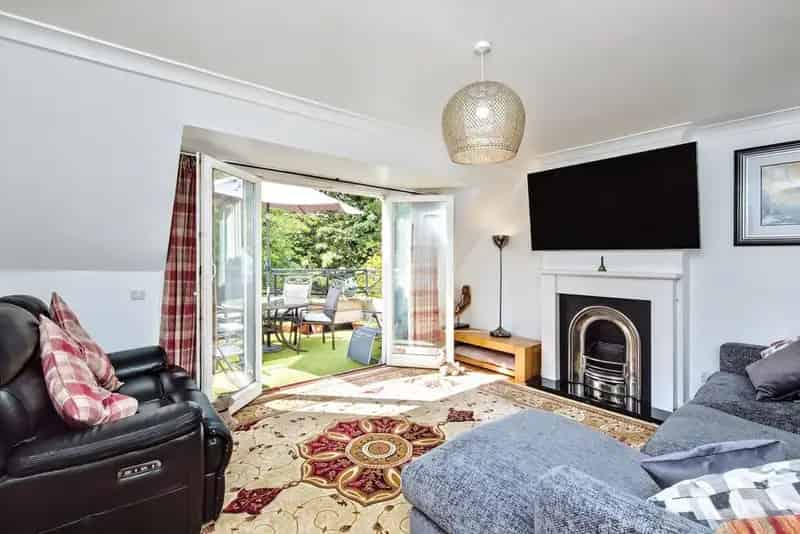 2 Bedroom Flat for Sale in Central Scotland