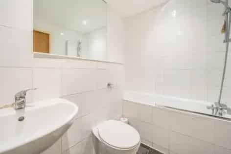 1 Bedroom Apartment 72m² London