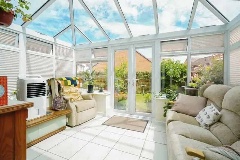 3 Bed Semi Detached House with Garage and Garden