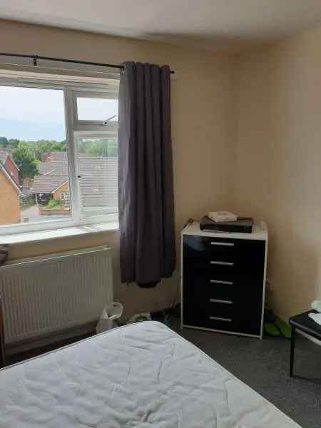 Flat For Rent in Coventry, England