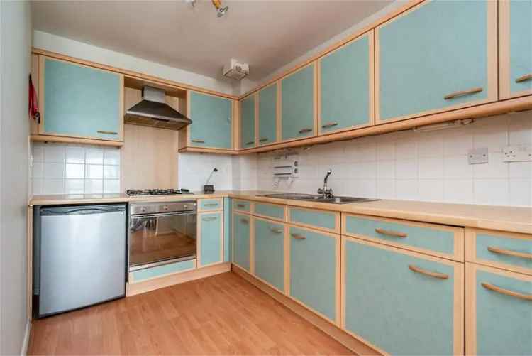 2 Bed Flat - Second Floor with 1 Reception Room