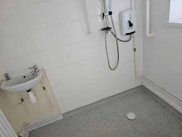 1 Bedroom Ground Floor Flat Quiet Area Friendly Neighbors