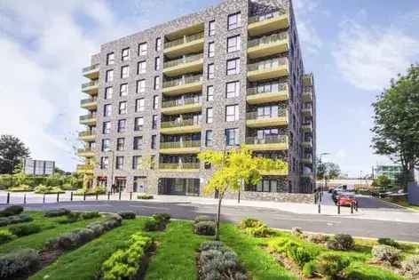 2 Bedroom 102m² Flat in London Acton Gardens