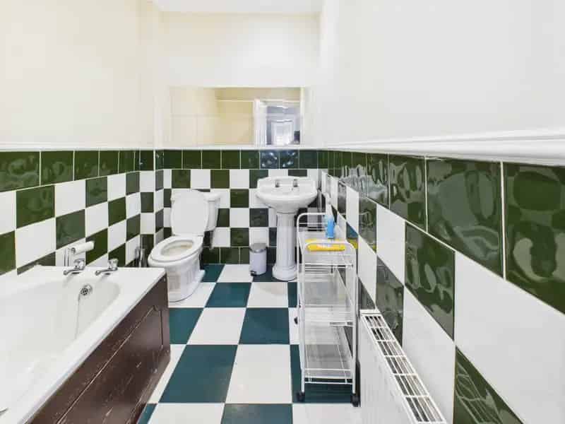 3 Bedroom Flat to Rent - Recently Decorated