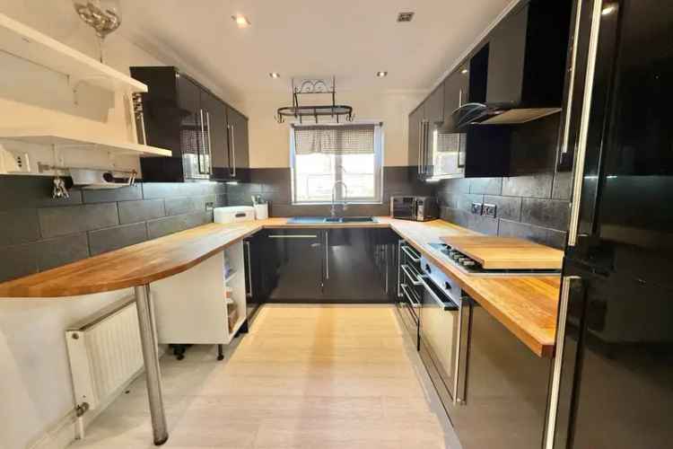 4-Bed Mid-Terraced House with Driveway Garage and Tiered Garden