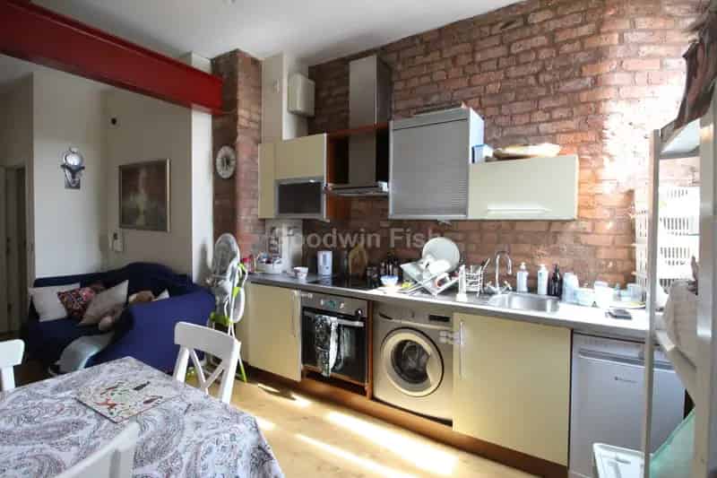 2 Bedroom Apartment House to Rent in Historic Building