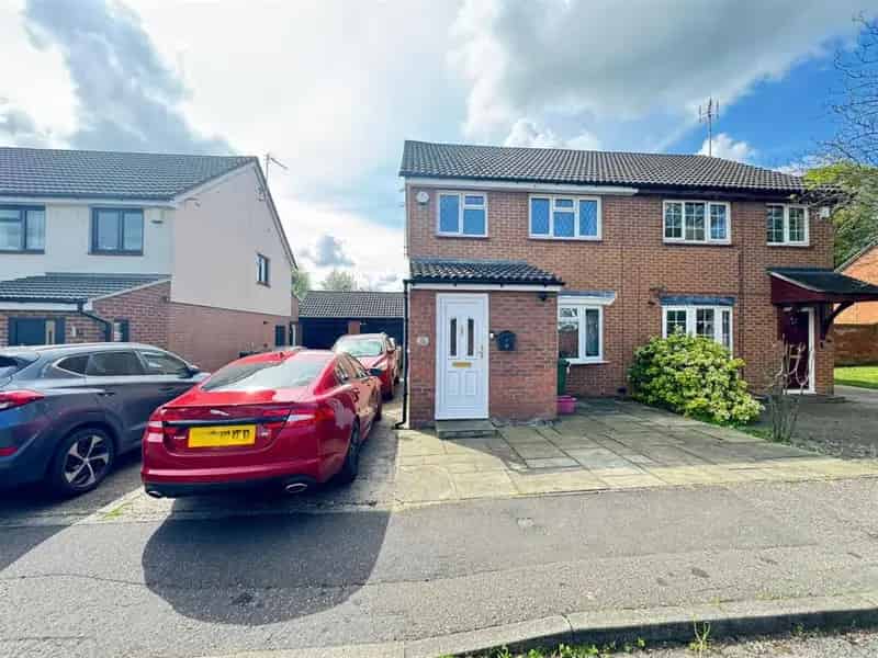 3 Bedroom Semi Detached House for Sale in Hutton Brentwood