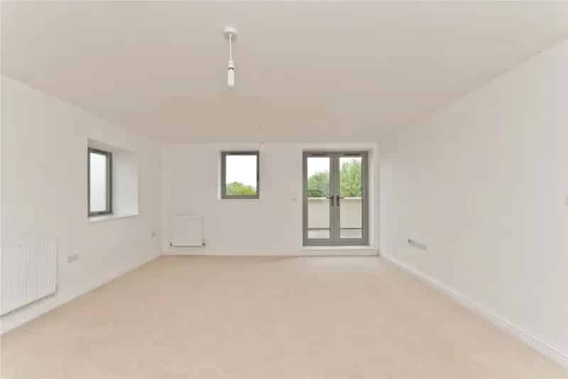 2 Bedroom Apartment with Covered Parking and Roof Terrace