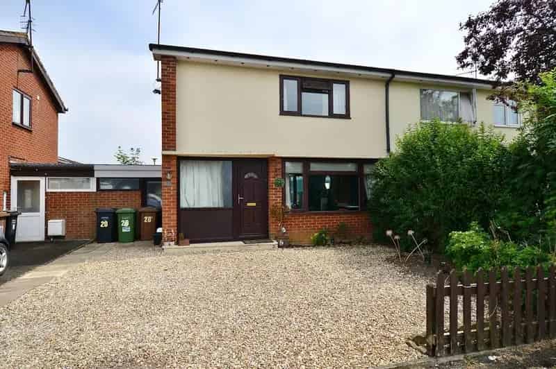 2 Bedroom Semi-Detached House for Sale in Honeybourne Worcestershire
