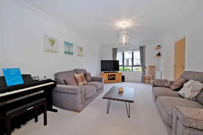 Immaculate 4-Bedroom Detached House in Stoneywood