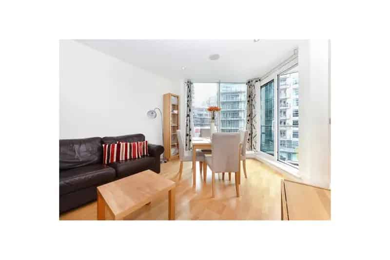 Battersea Reach 2-Bedroom Apartment Thames Views