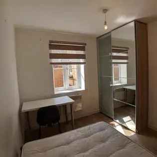 2 Bed Flat Manchester - Fully Furnished - Students & Young Professionals